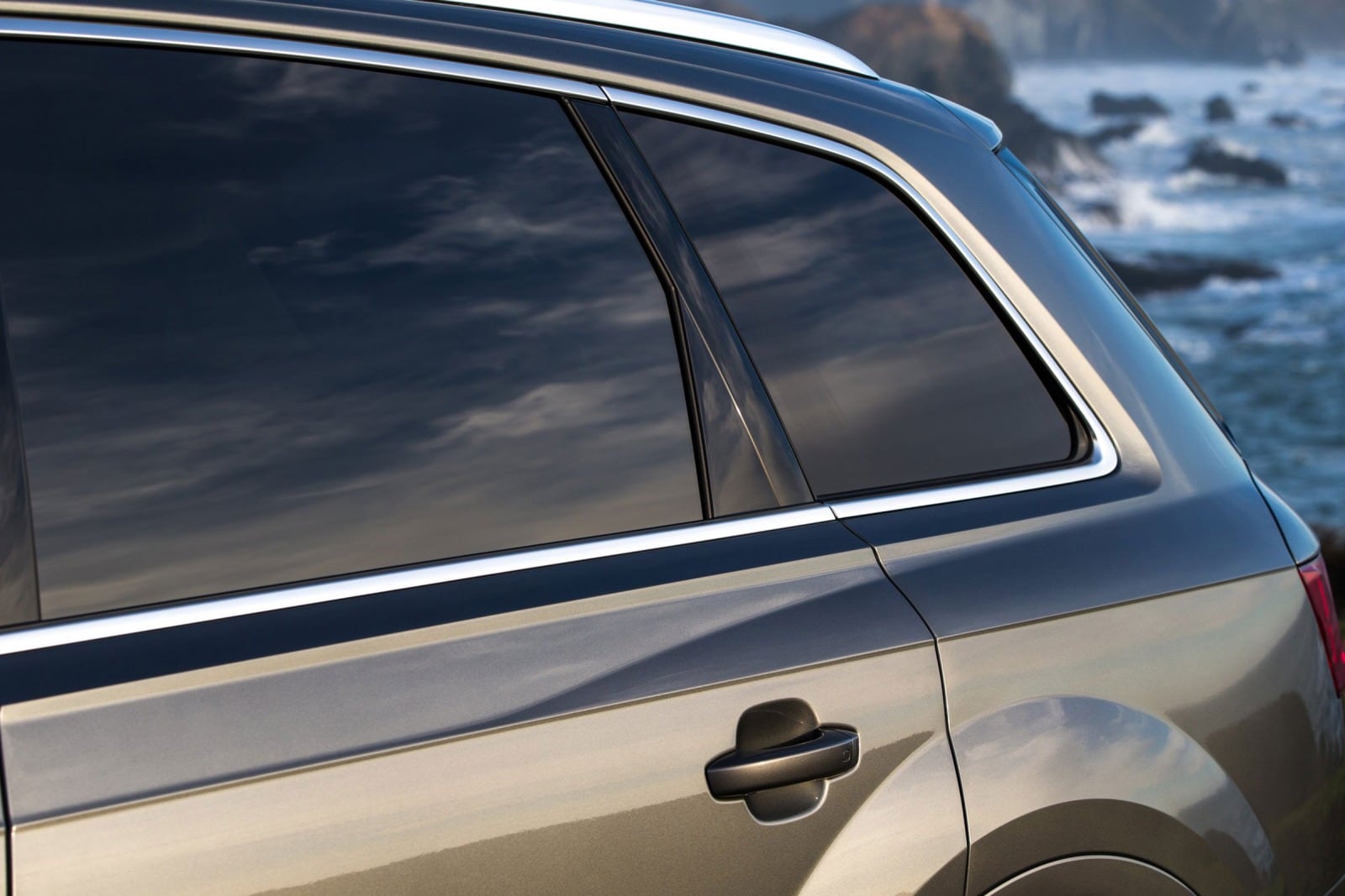 2017 Audi Q7 front safety EDETAIL