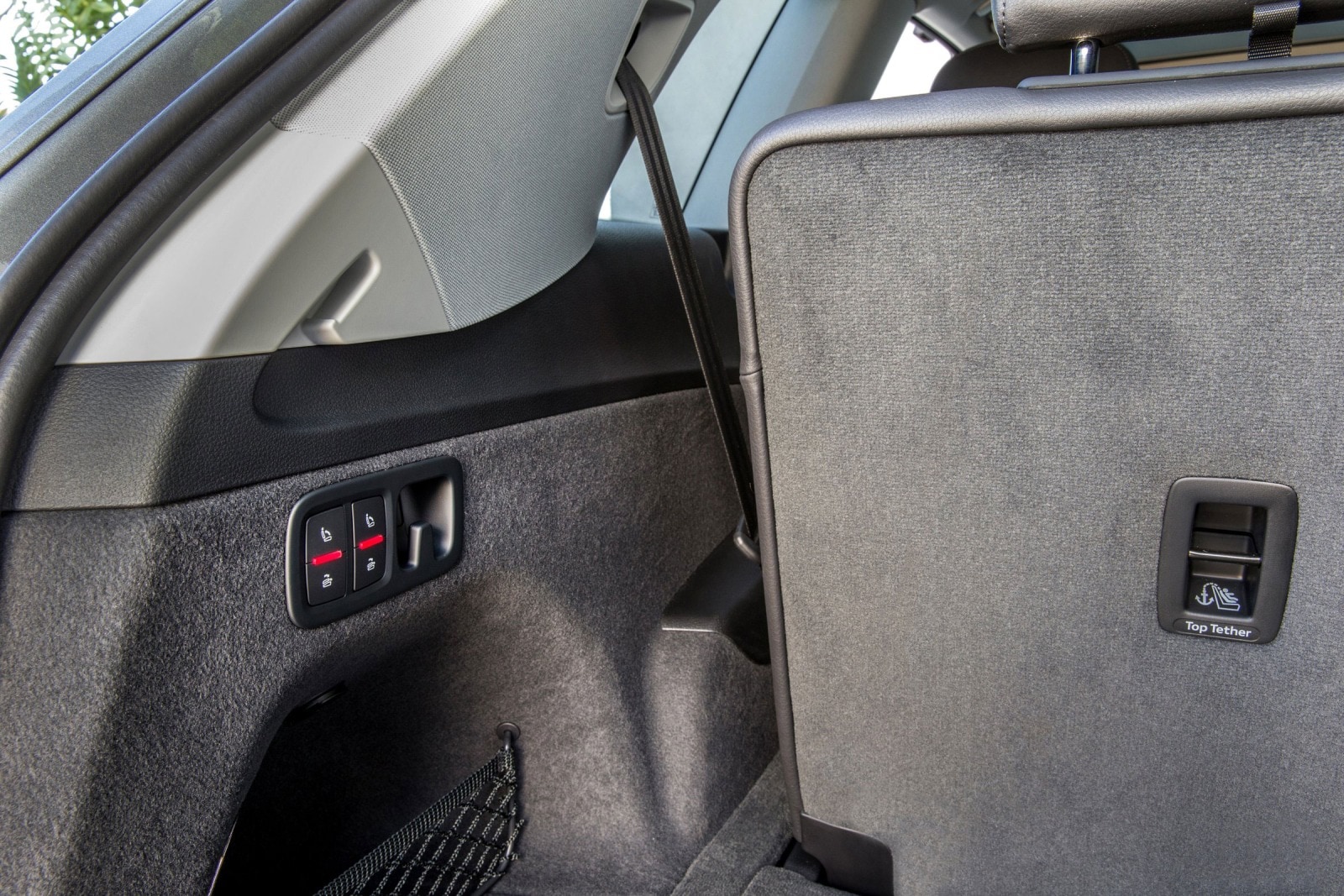 2017 Audi Q7 front safety DETAIL