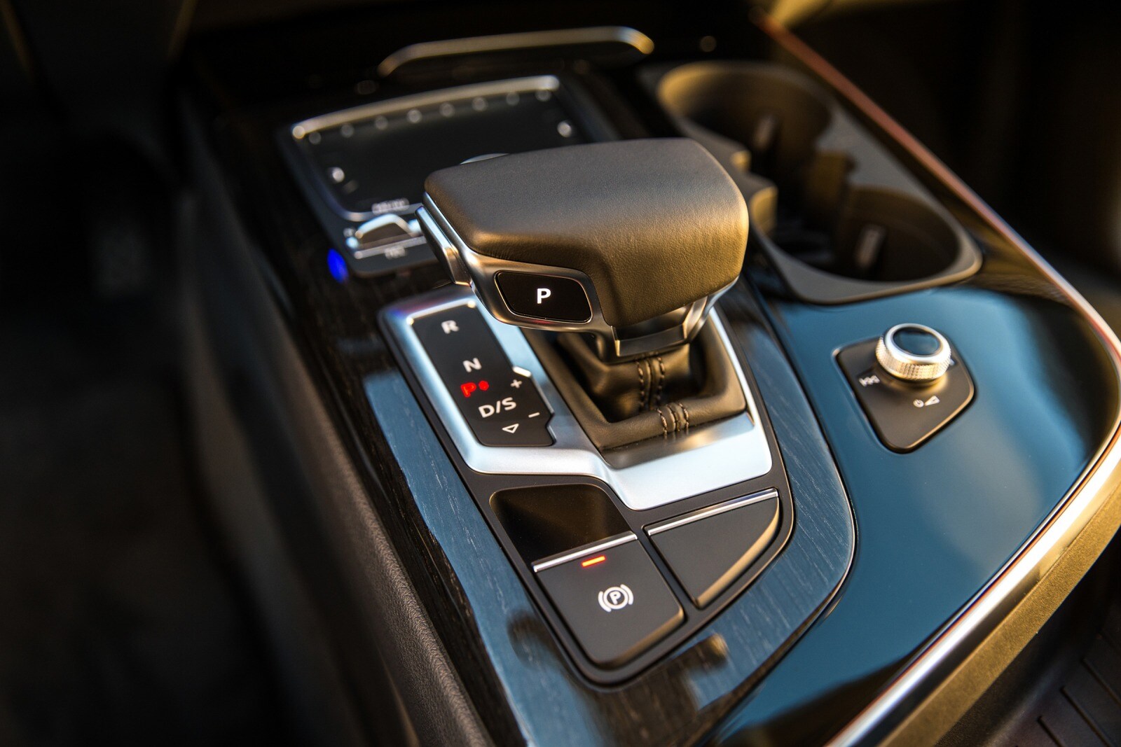 2018 Audi Q7 interior SHF