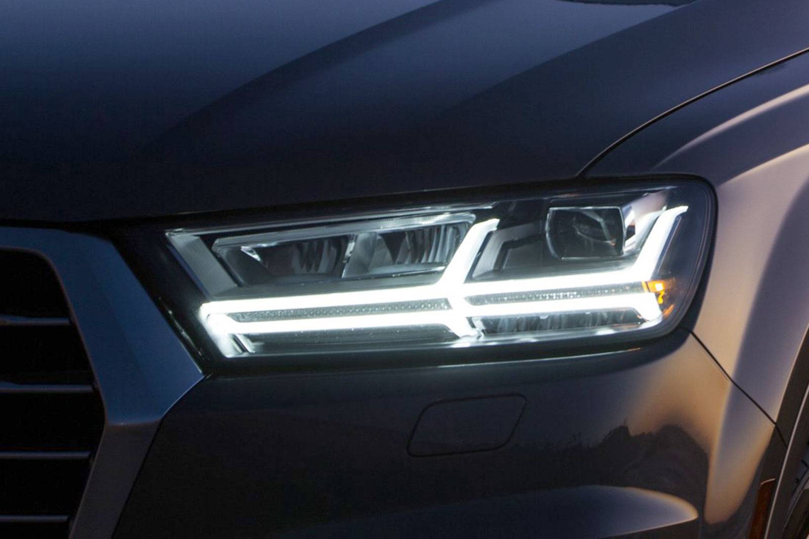 2019 Audi Q7 front safety EDETAIL