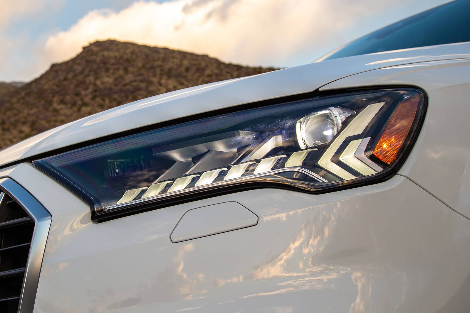 2020 Audi Q7 front safety EDETAIL
