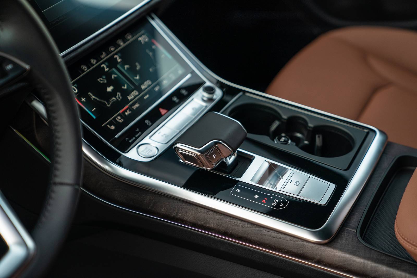 2020 Audi Q7 interior SHF