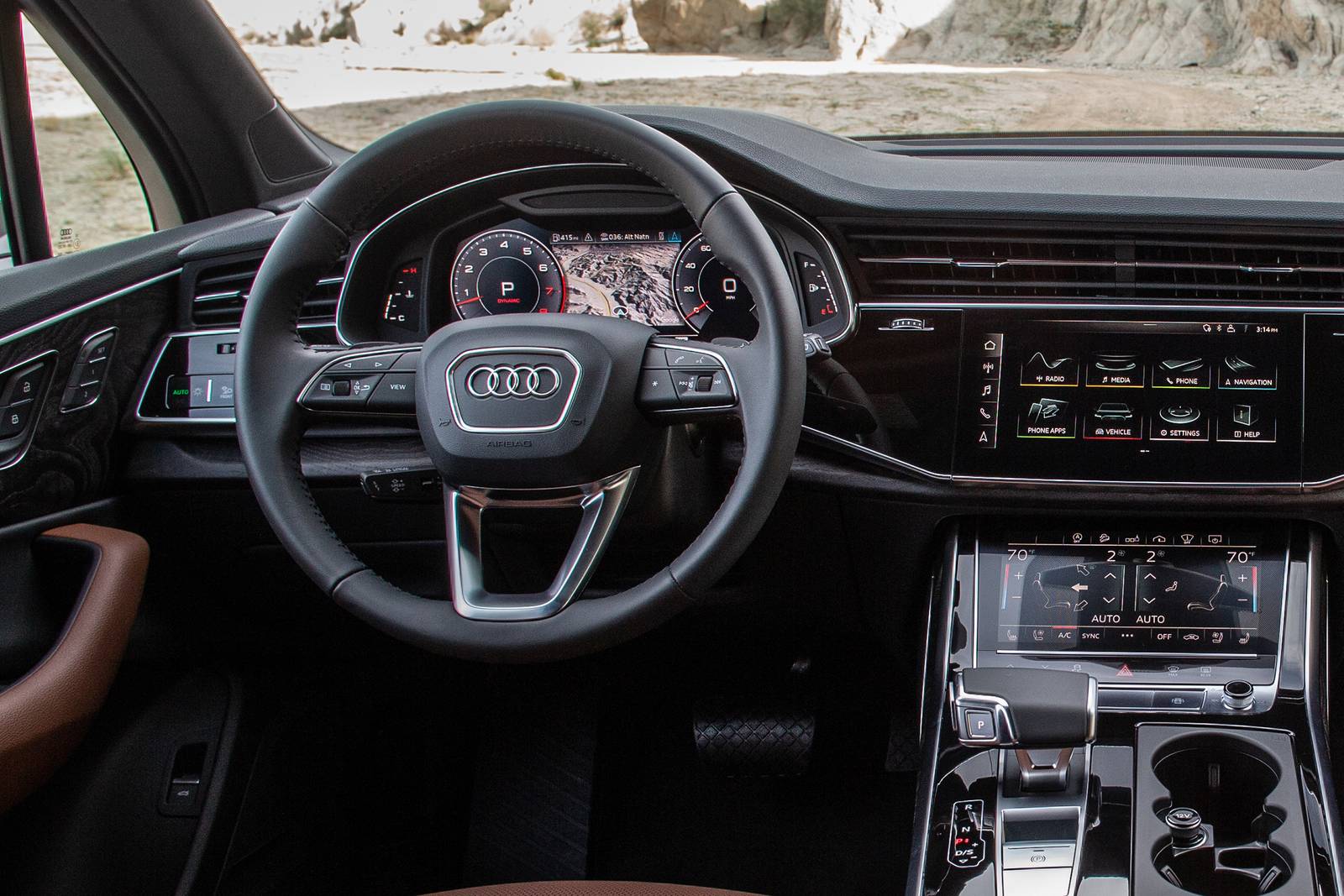 2022 Audi Q7 interior SWD
