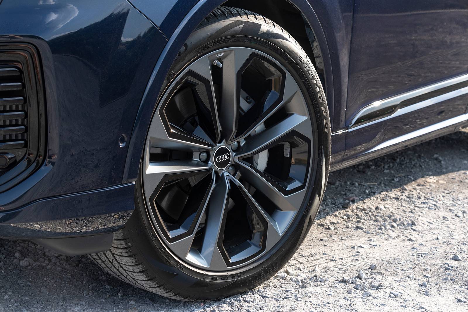 2025 Audi Q7 exterior W