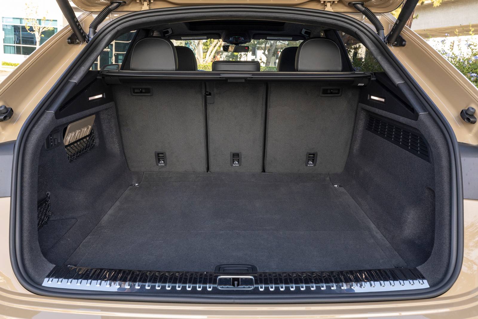 2025 Audi Q8 interior CARGO