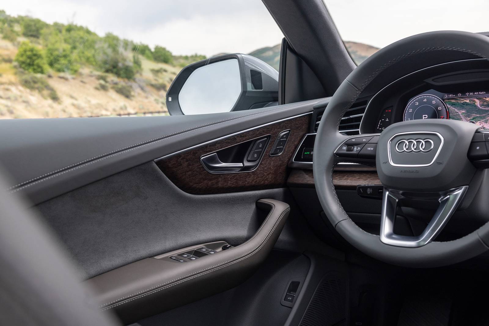 2025 Audi Q8 interior DETAIL