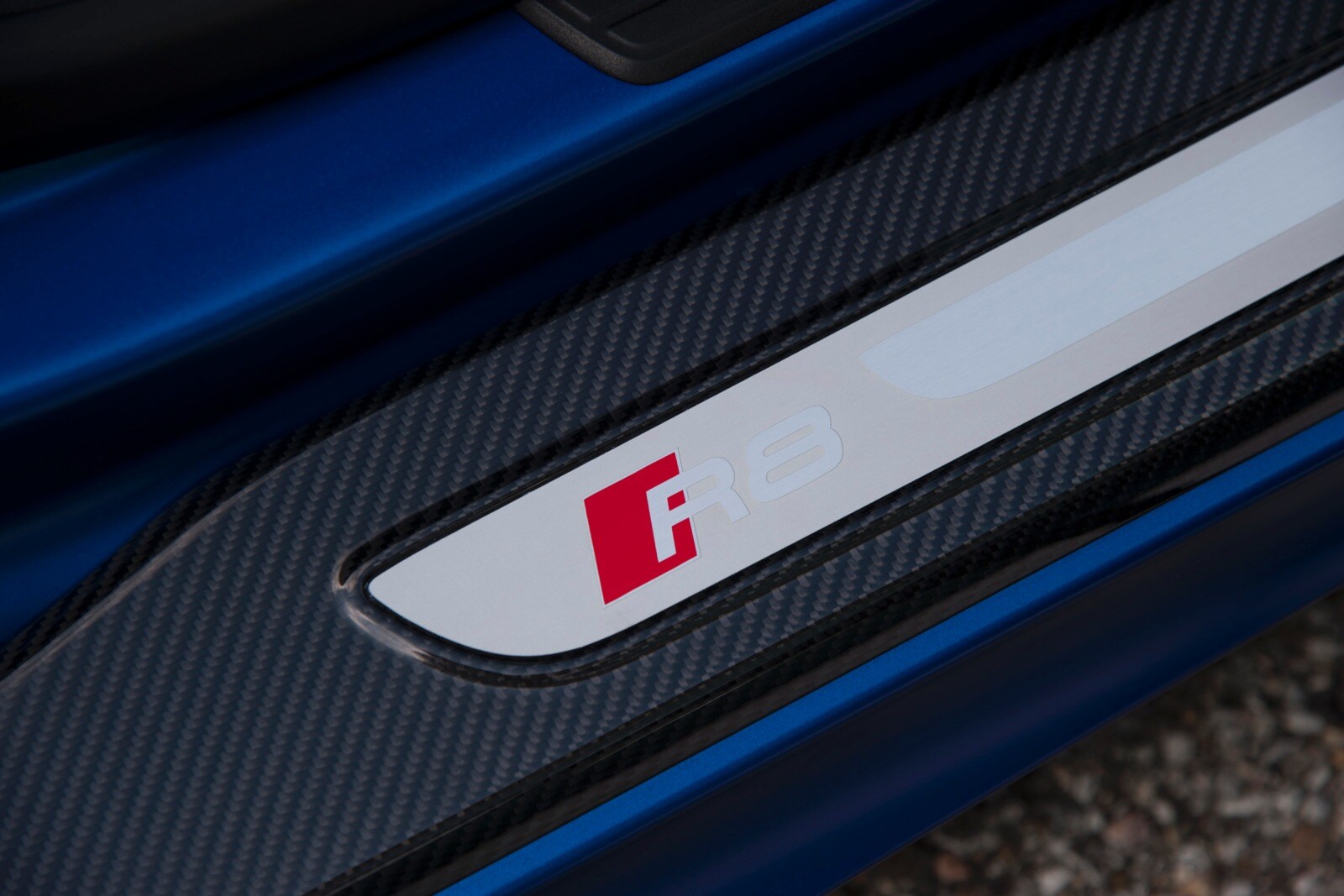 2014 Audi R8 front safety DETAIL