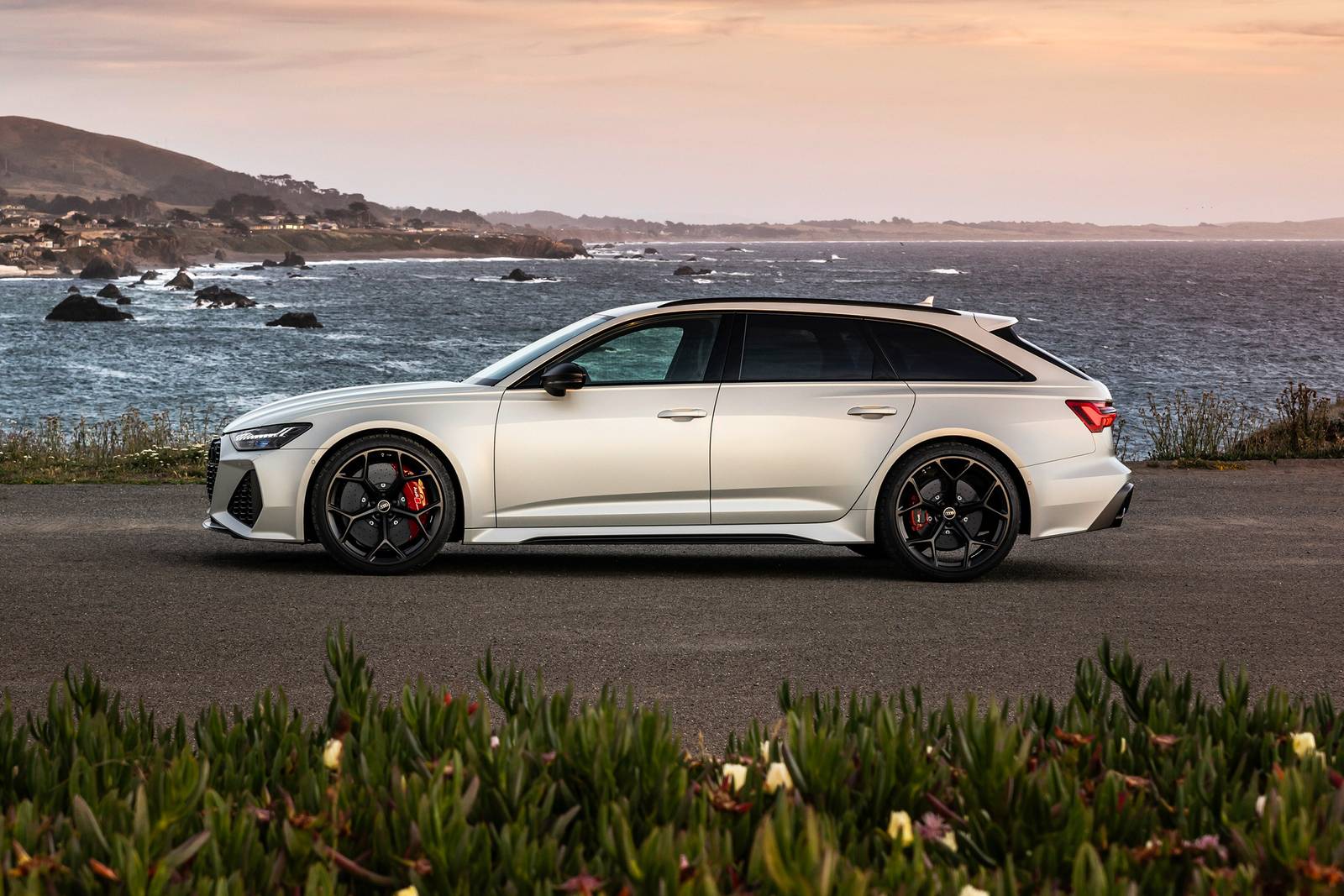 2024 Audi RS 6 performance Wagon Profile