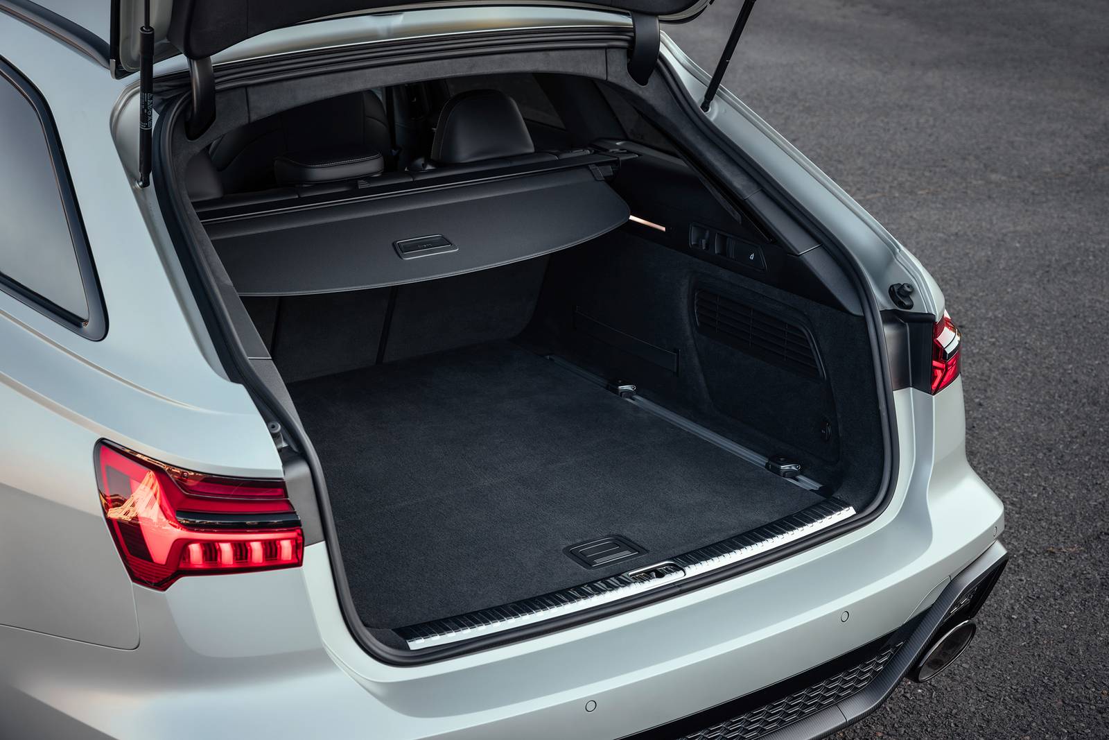 2025 Audi RS 6 interior CARGO