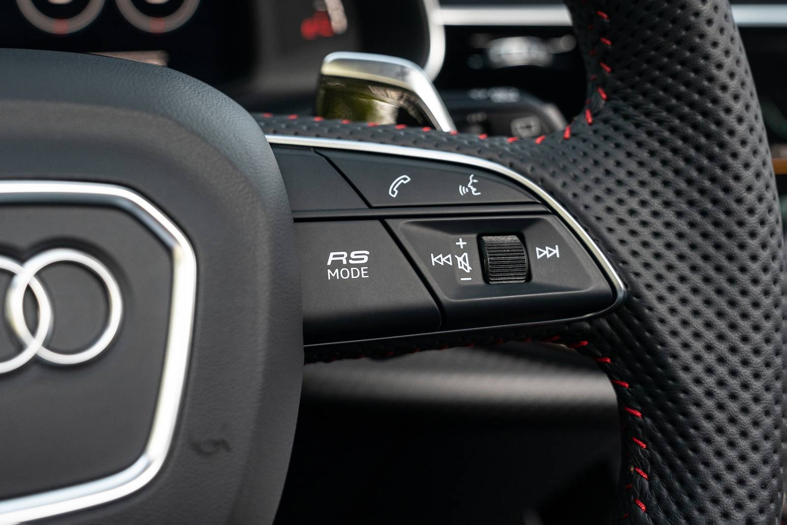 2020 Audi RS Q8 interior AUXCTRL