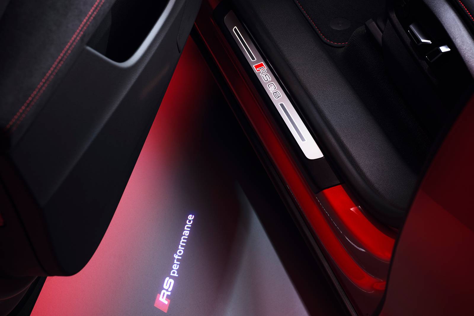 2025 Audi RS Q8 interior DETAIL