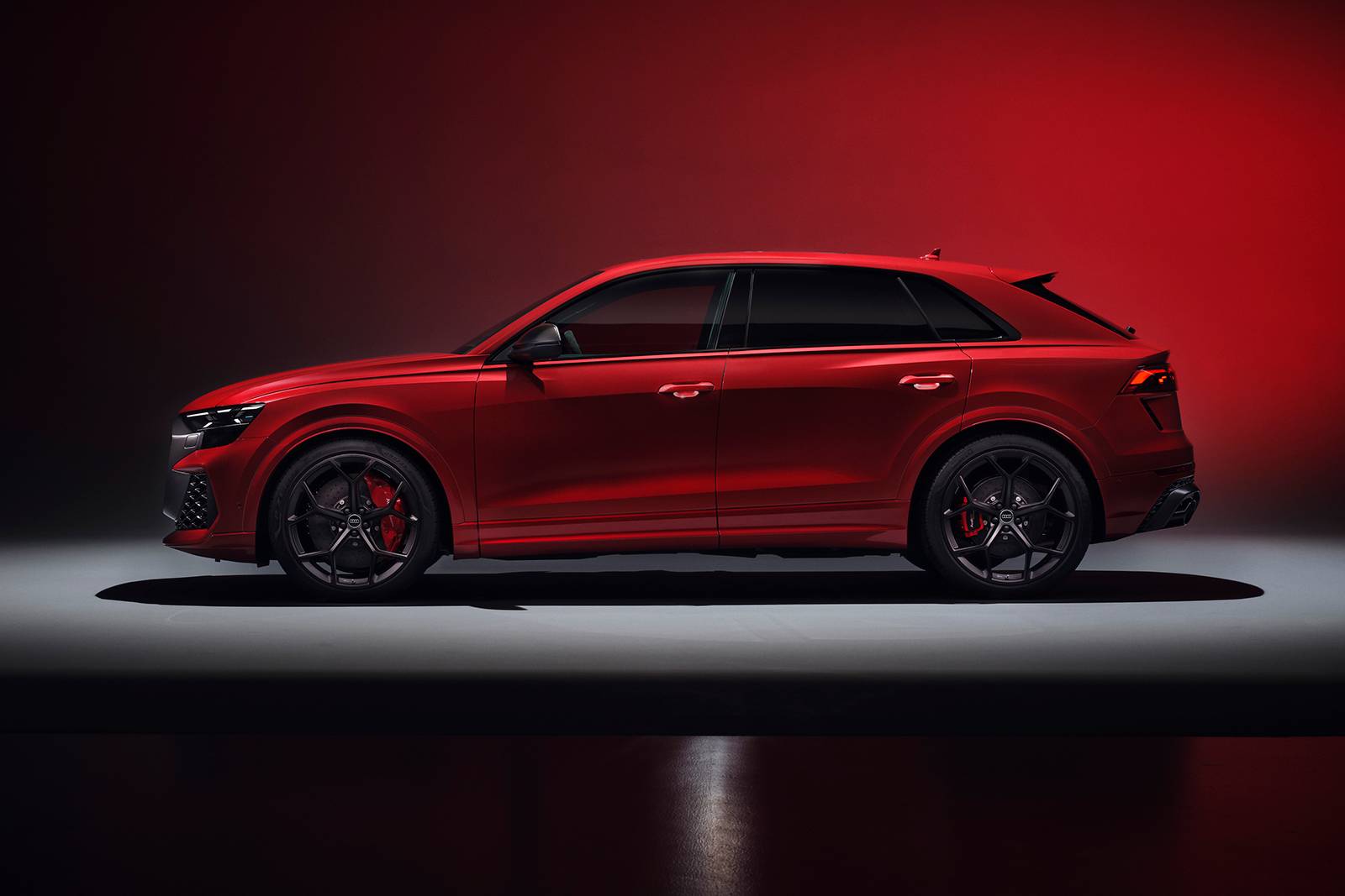 2025 Audi RS Q8 performance 4dr SUV Profile