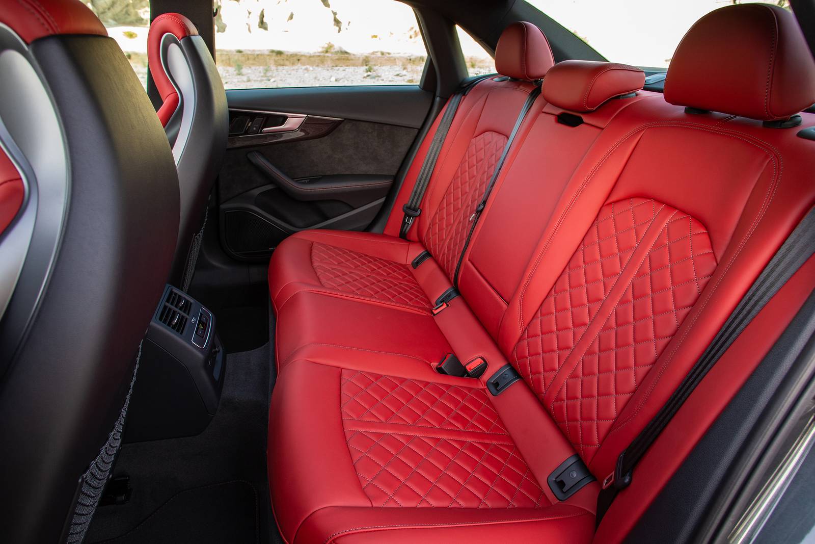 2022 Audi S4 interior RI