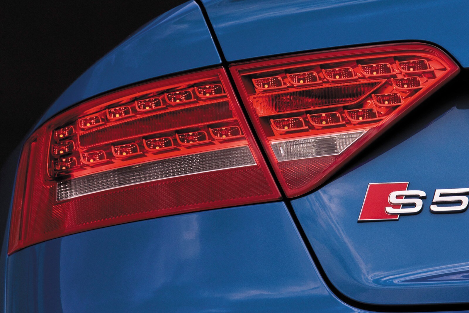 2010 Audi S5 front safety EDETAIL