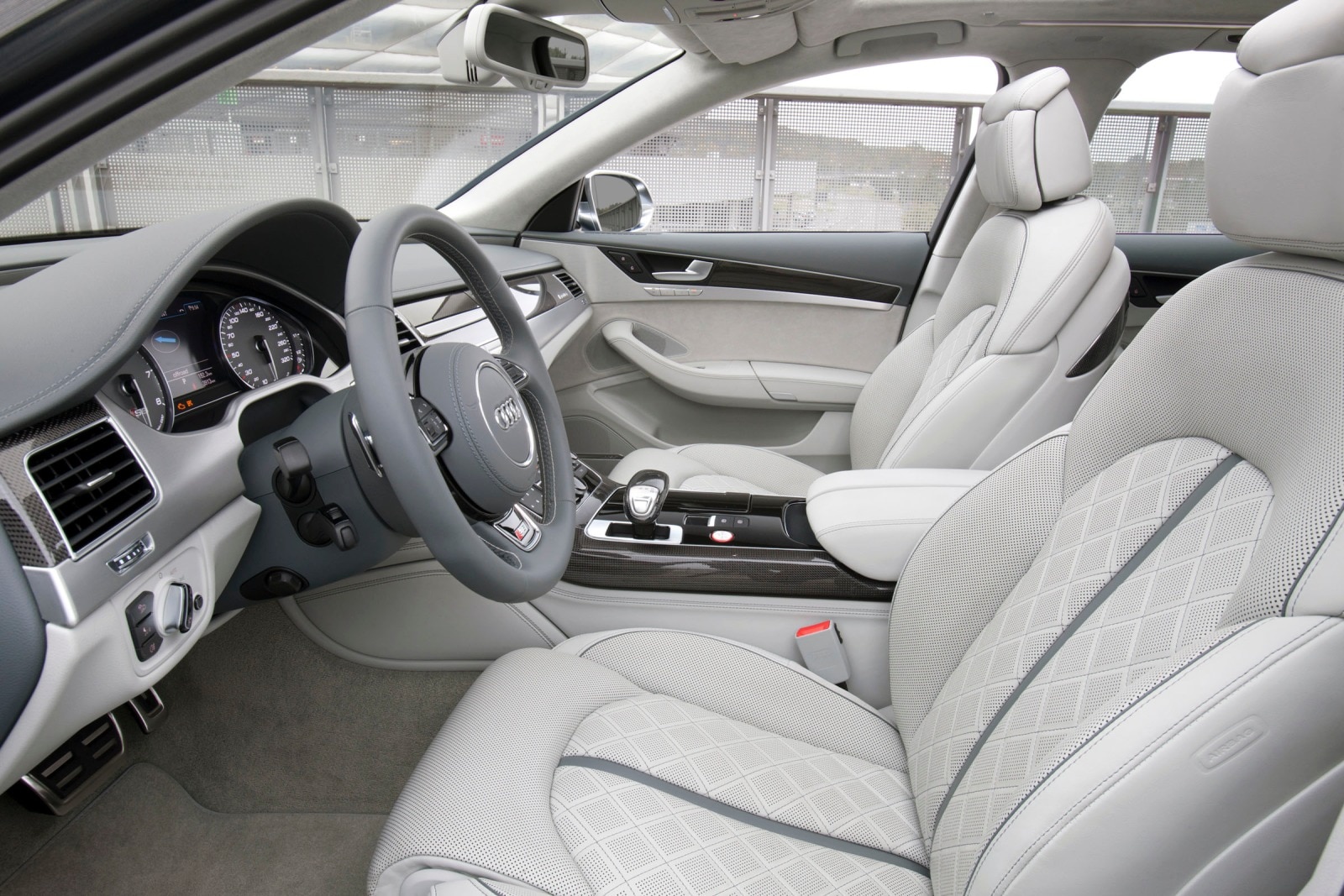 2013 Audi S8 interior I