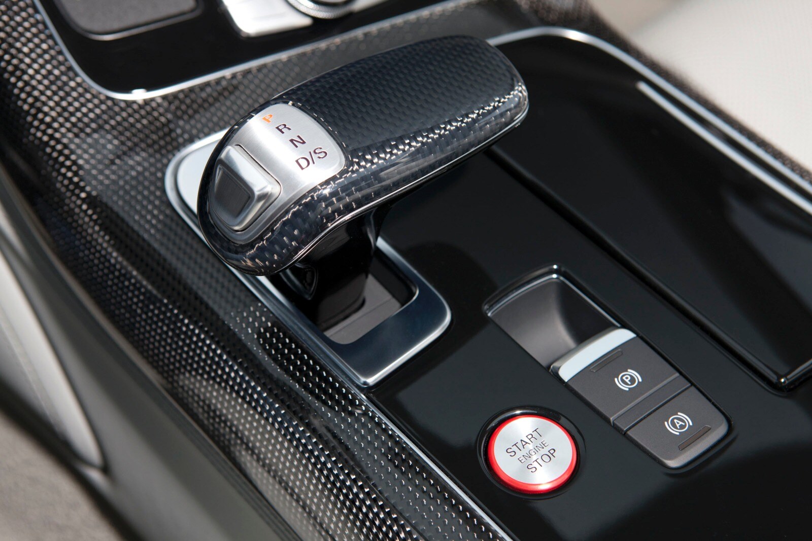 2013 Audi S8 interior SHF