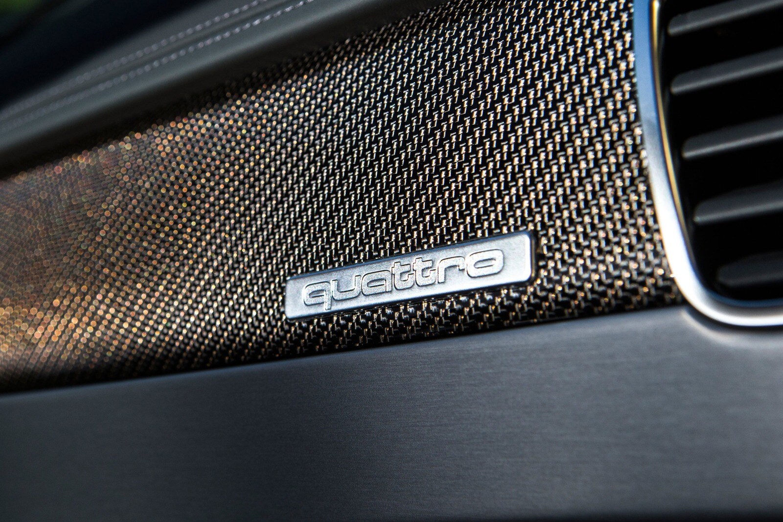 2015 Audi S8 interior DETAIL