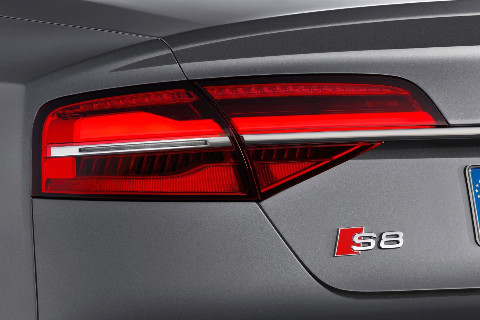 2015 Audi S8 — OEM photo 3