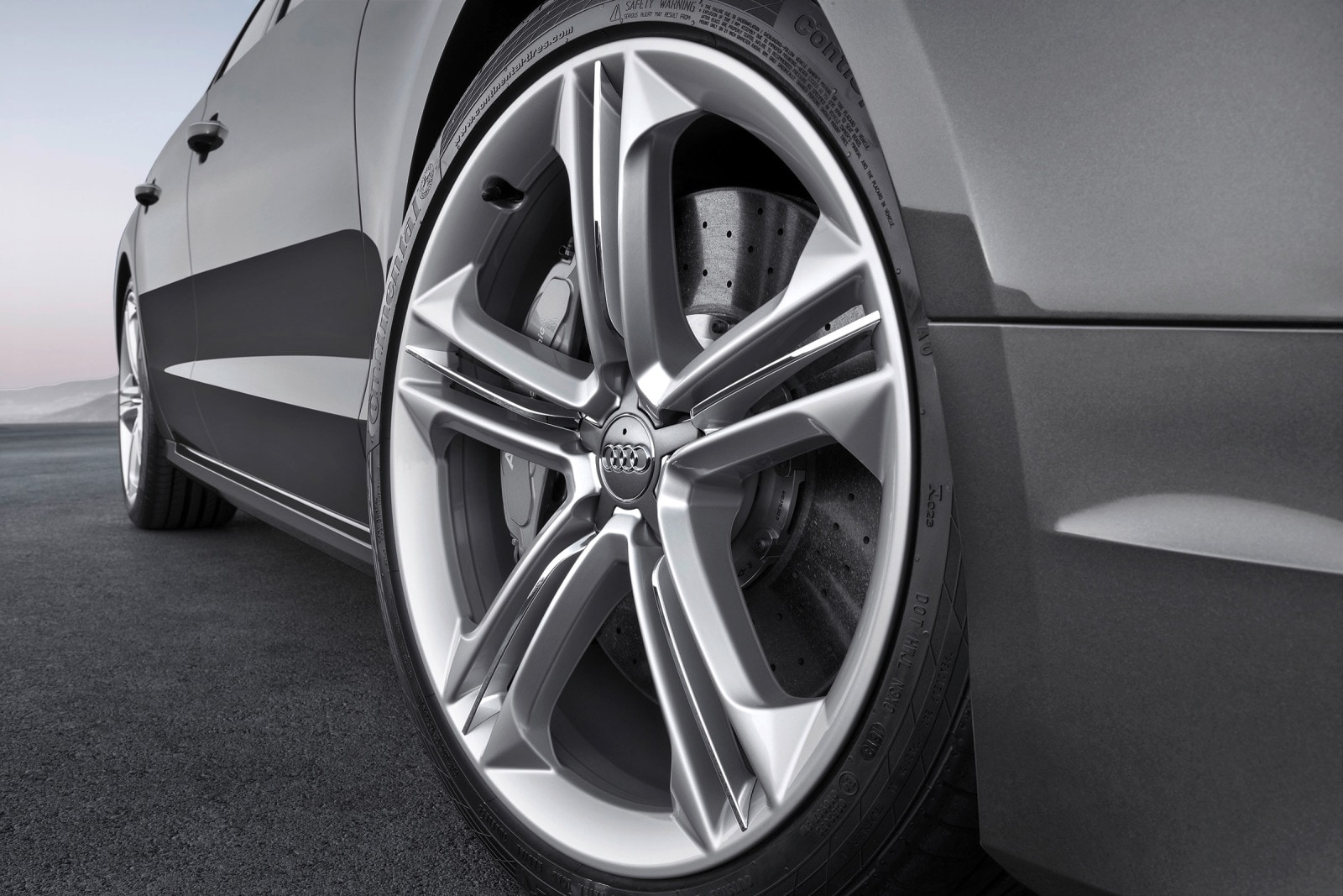 2015 Audi S8 — OEM photo 4