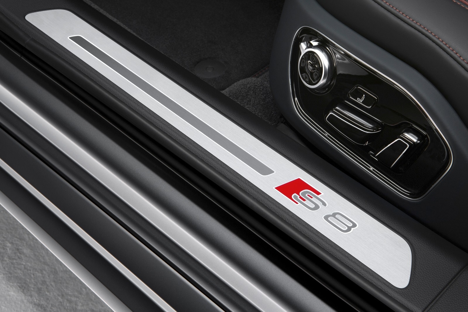 2016 Audi S8 interior DETAIL