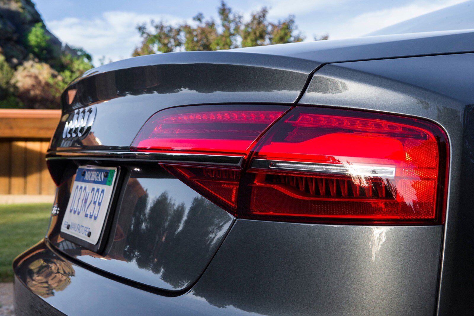 2016 Audi S8 exterior EDETAIL