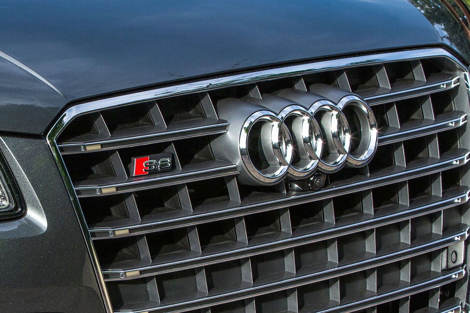 2017 Audi S8 — OEM photo 4