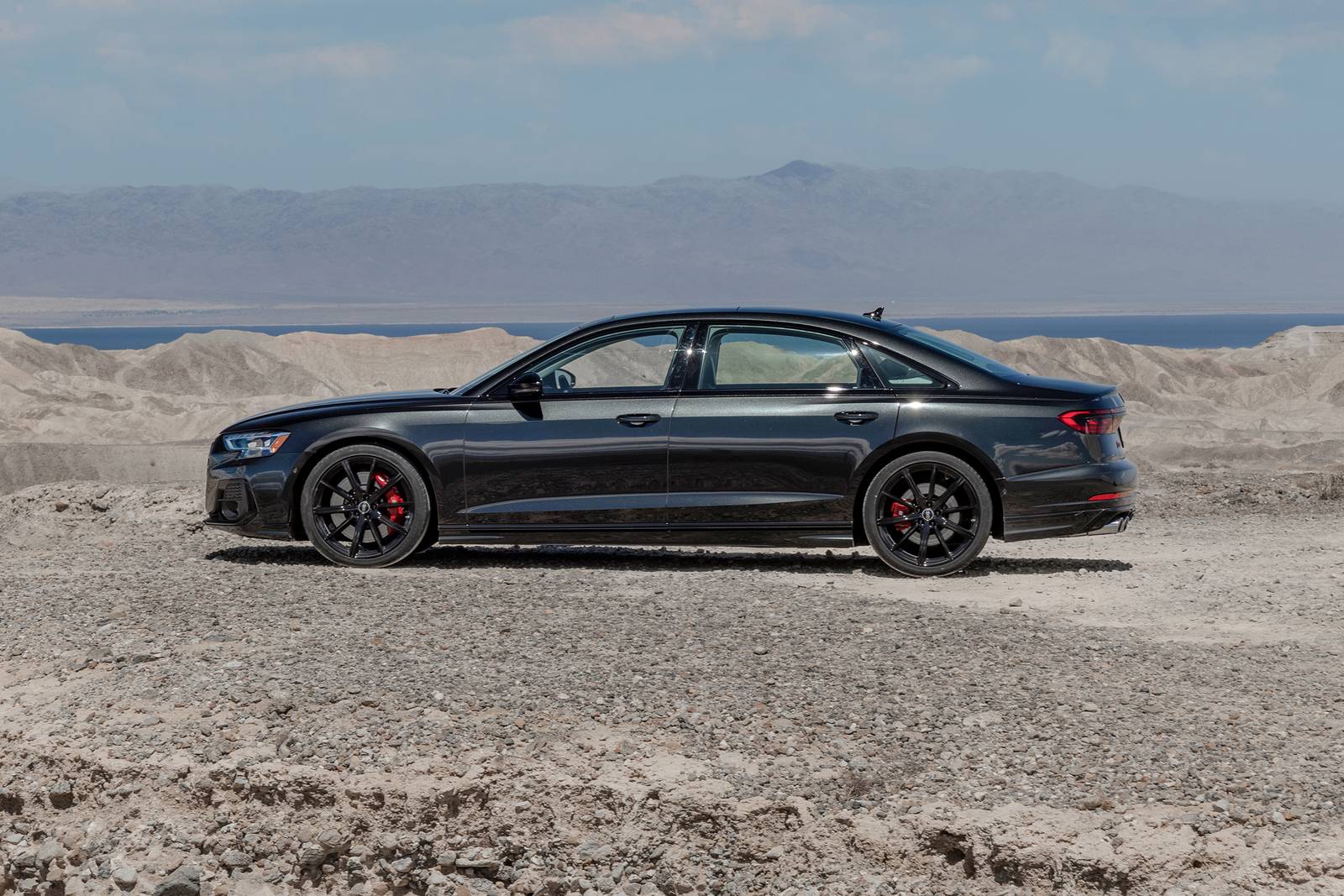 2022 Audi S8 Sedan Profile