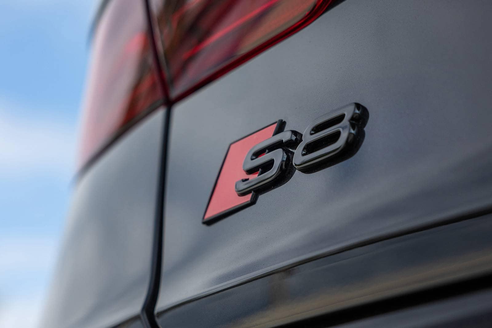 2022 Audi S8 — OEM photo 4