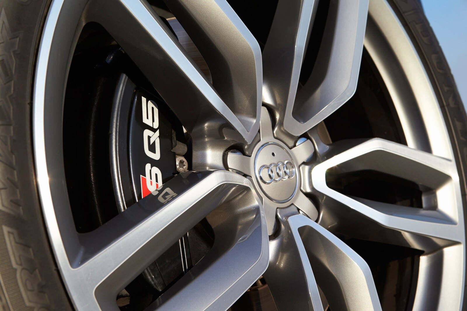 2016 Audi SQ5 — OEM photo 5