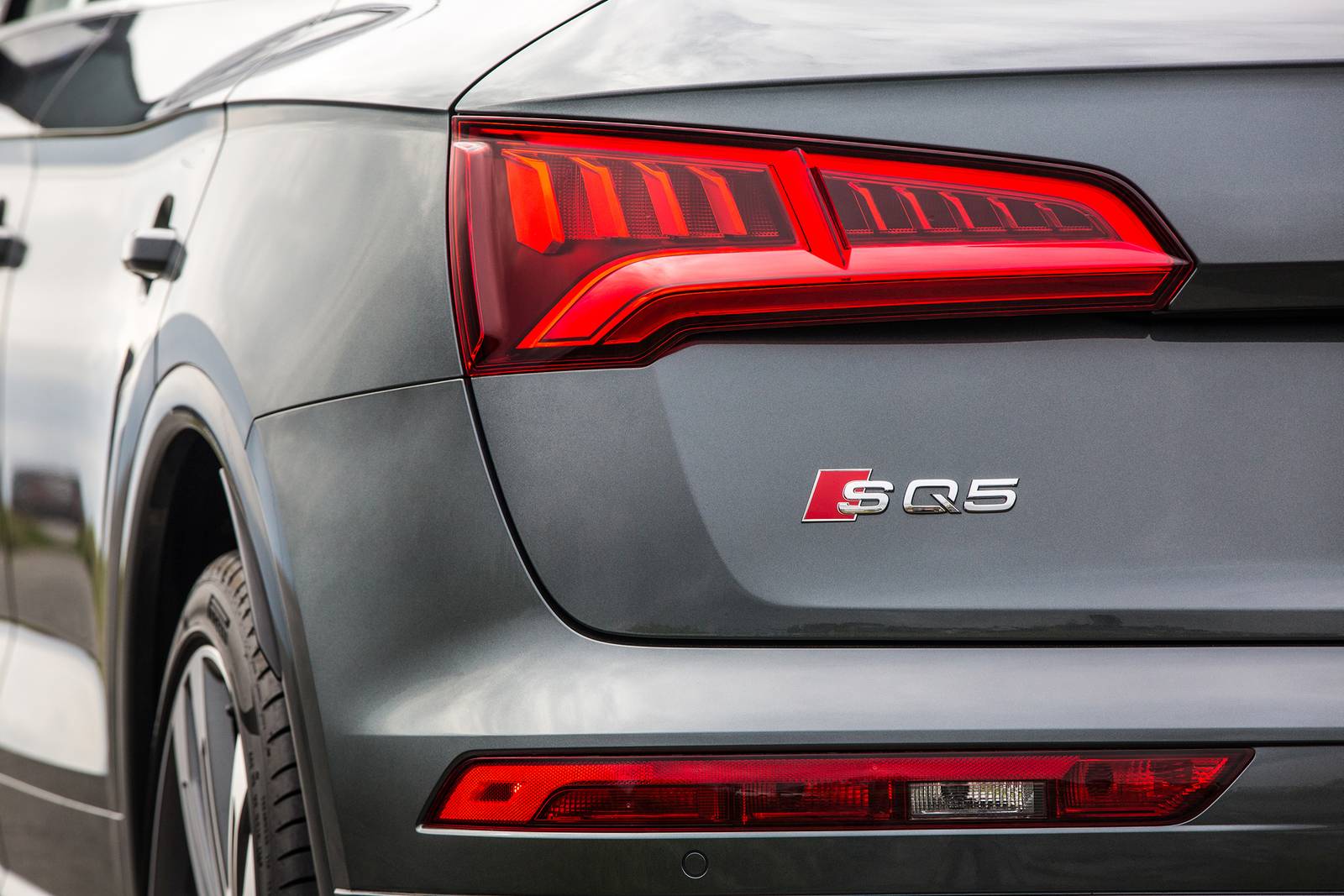 2019 Audi SQ5 — OEM photo 3