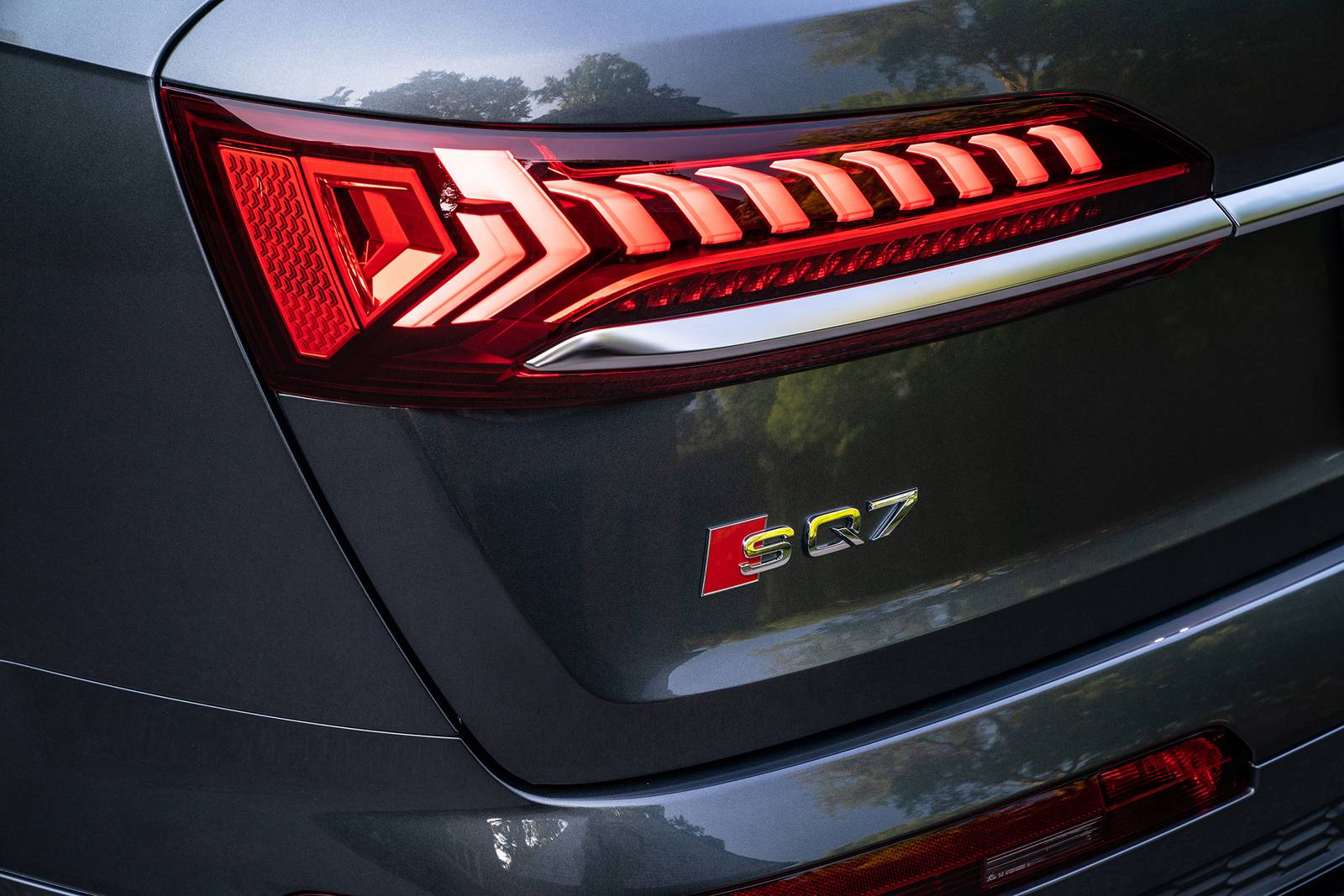 2022 Audi SQ7 — OEM photo 2