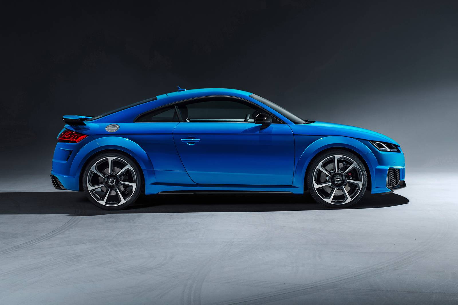 Audi TT RS Coupe Profile