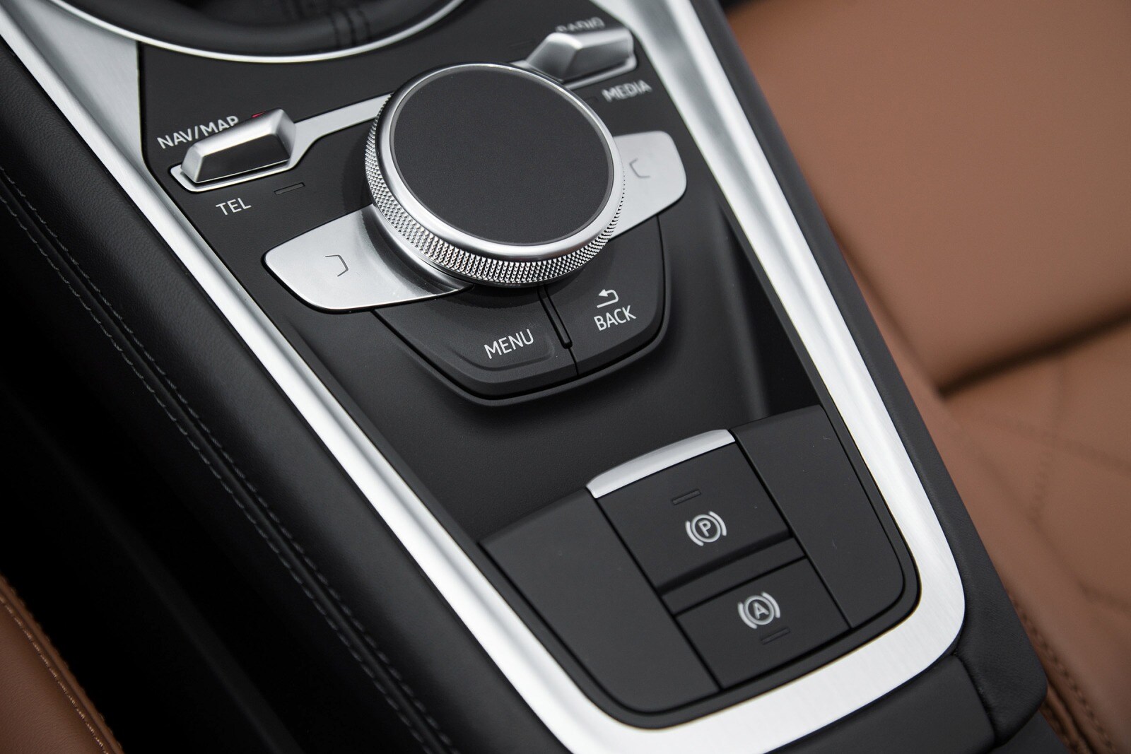 2017 Audi TT interior AUXCTRL