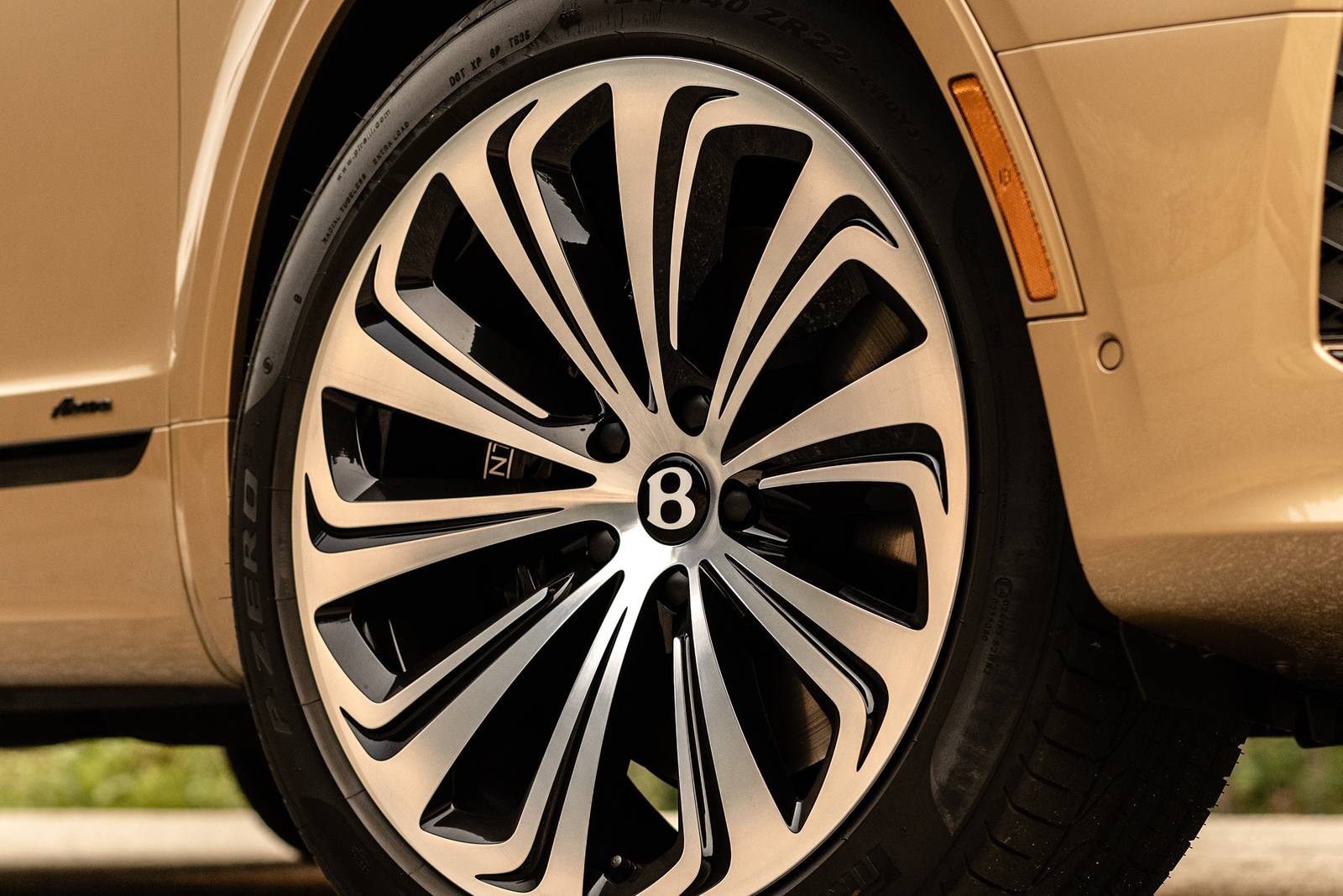 2023 Bentley Bentayga exterior EDETAIL