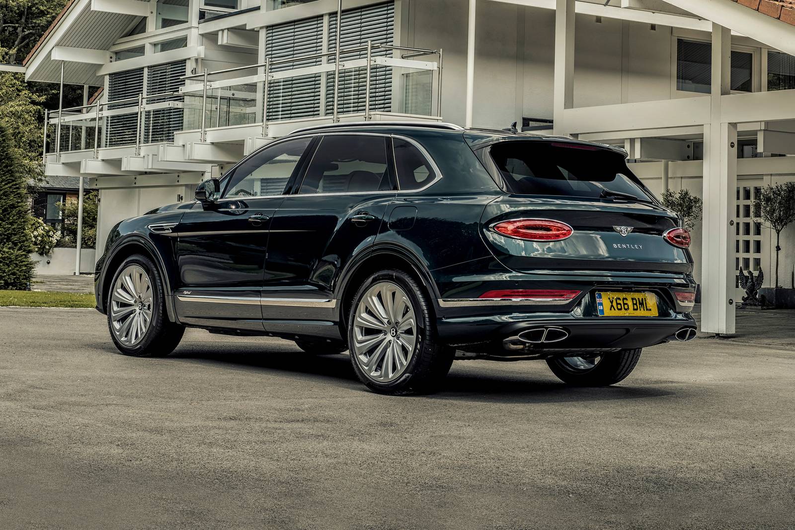 2023 Bentley Bentayga exterior F