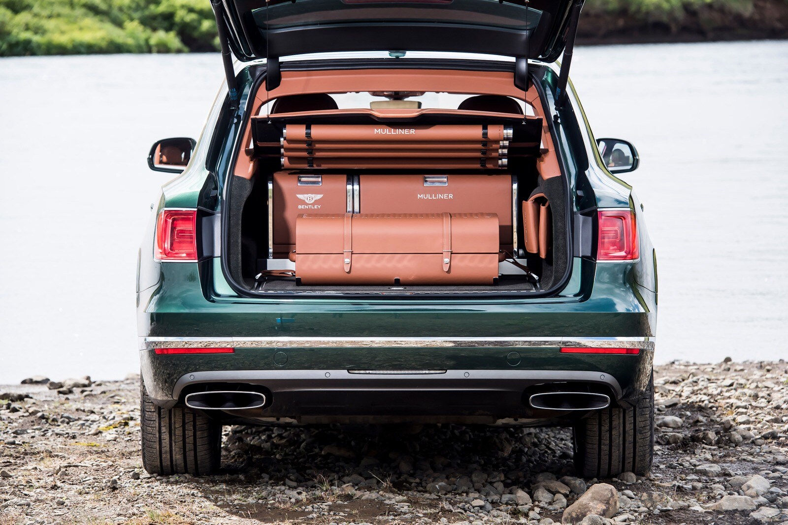 2017 Bentley Bentayga interior CARGO
