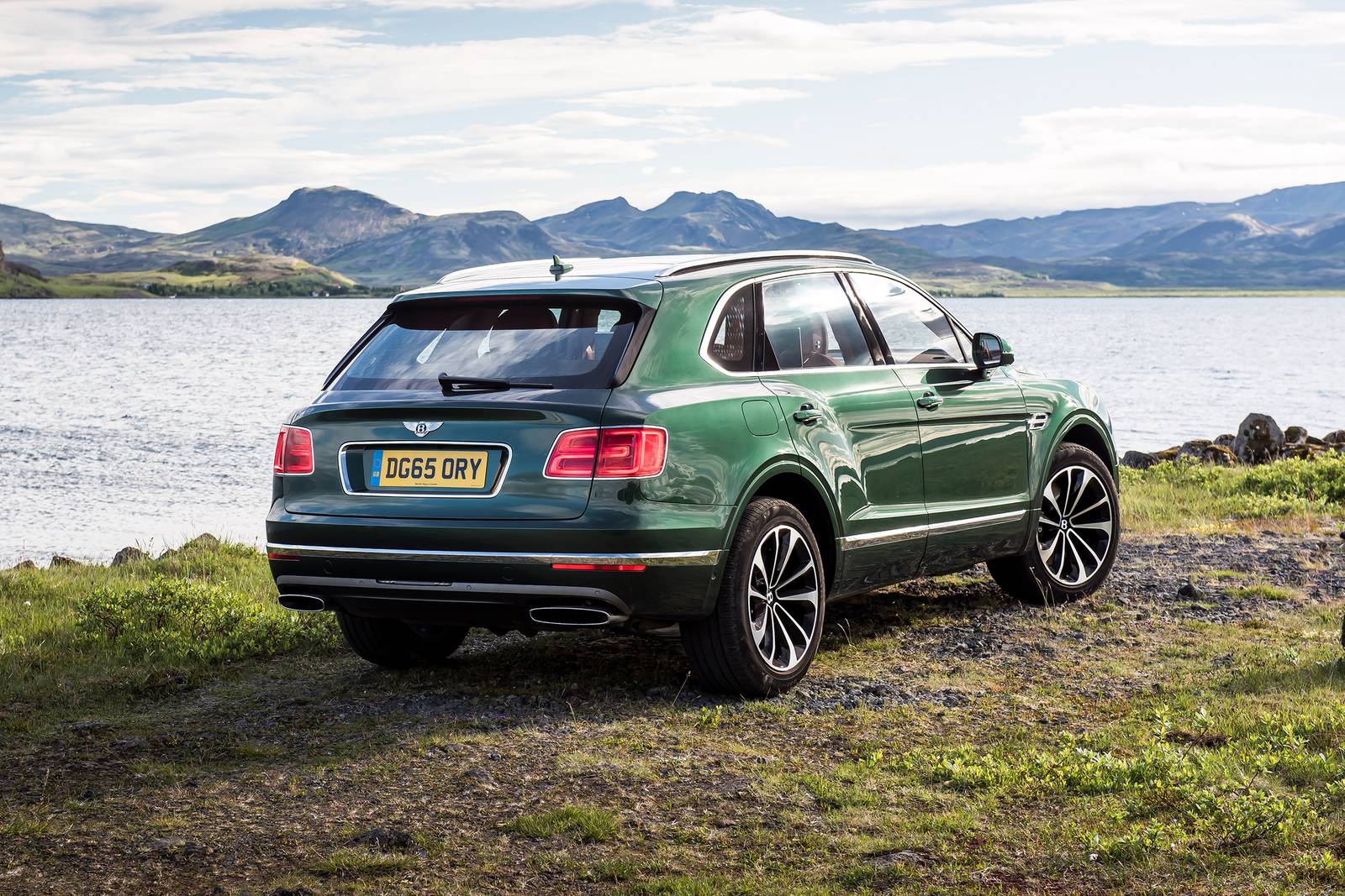 2019 Bentley Bentayga exterior FQ