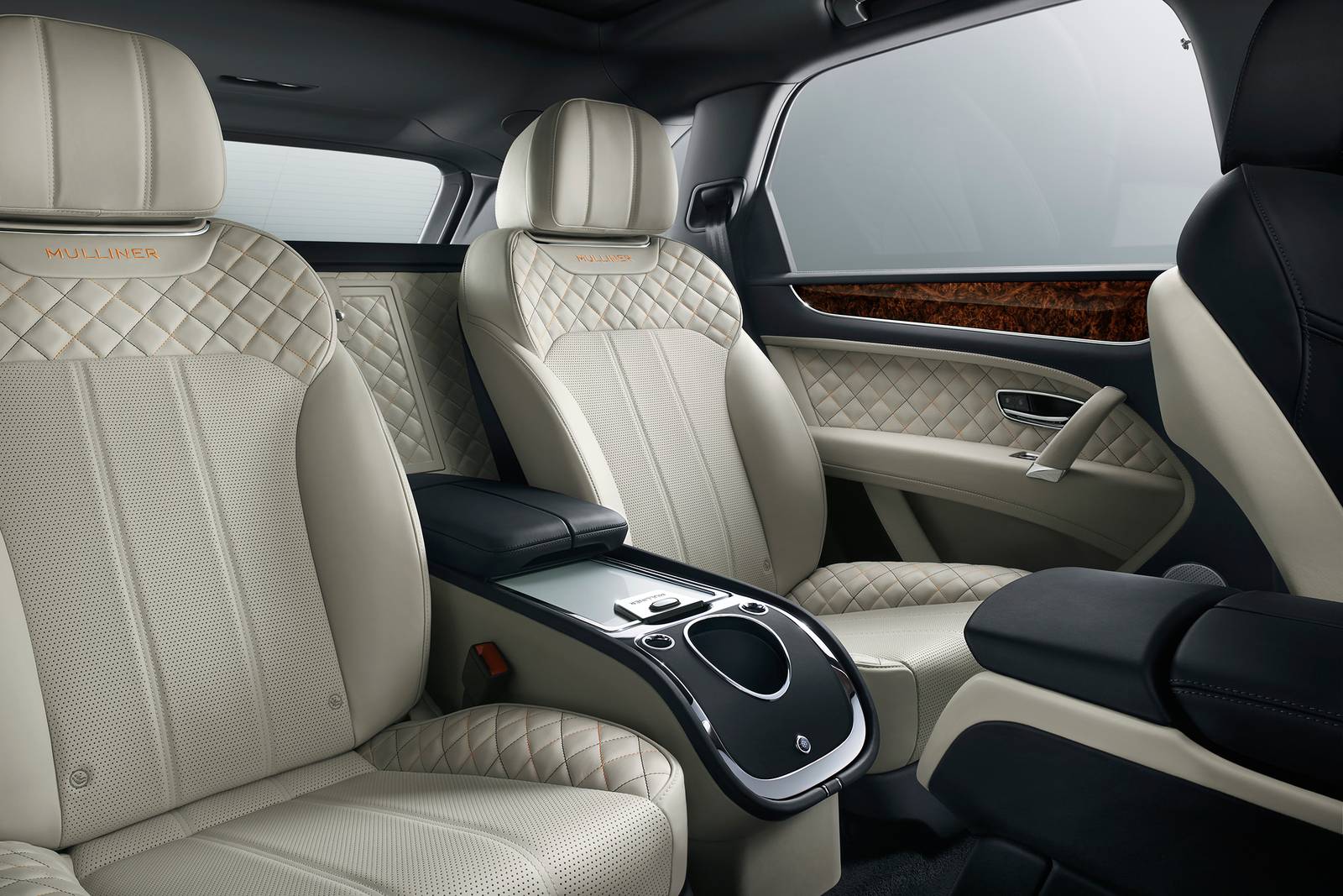 2019 Bentley Bentayga interior RI