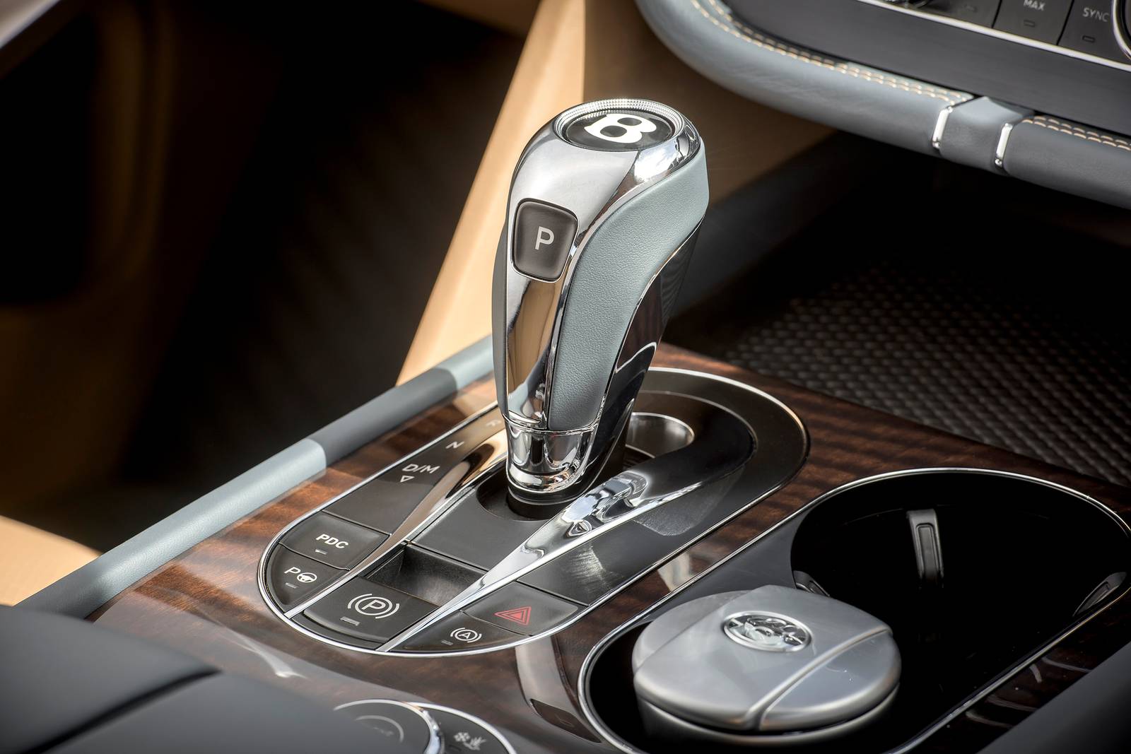 2019 Bentley Bentayga interior SHF