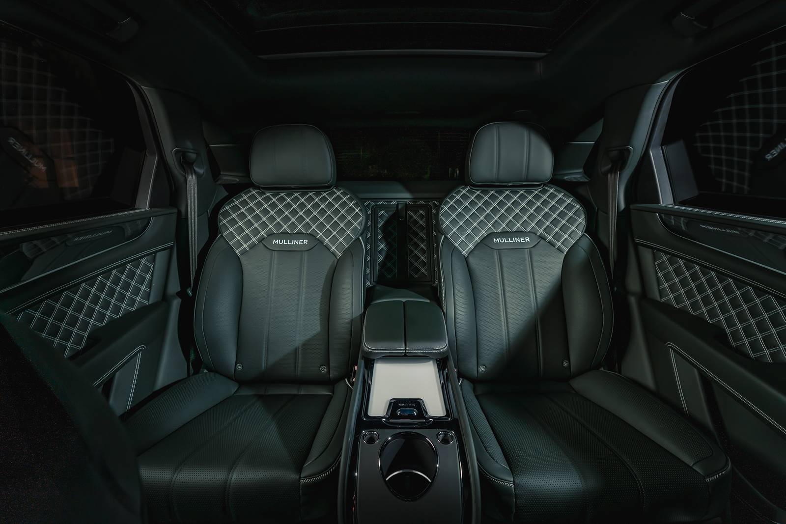 2021 Bentley Bentayga interior RI