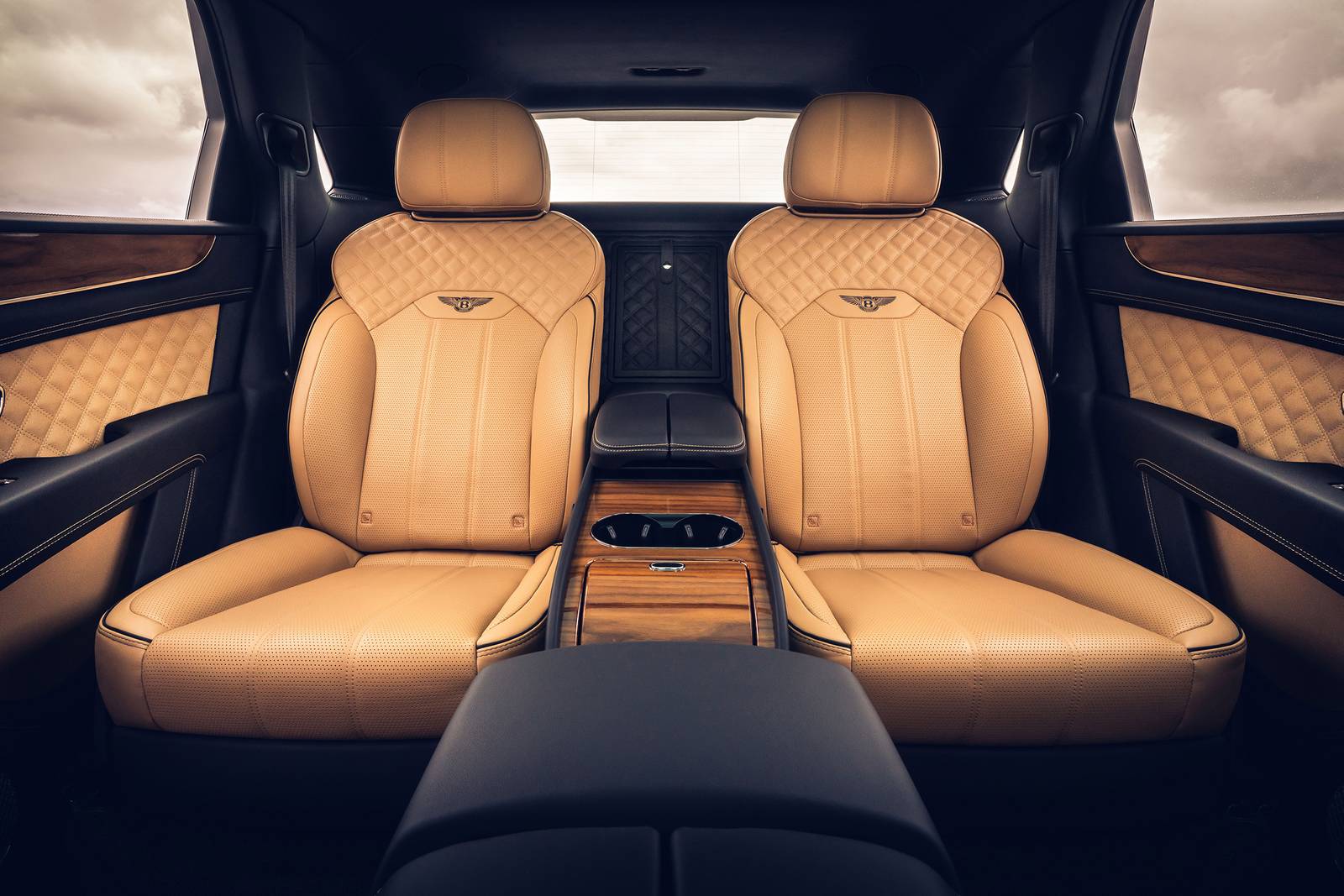 2021 Bentley Bentayga interior RI