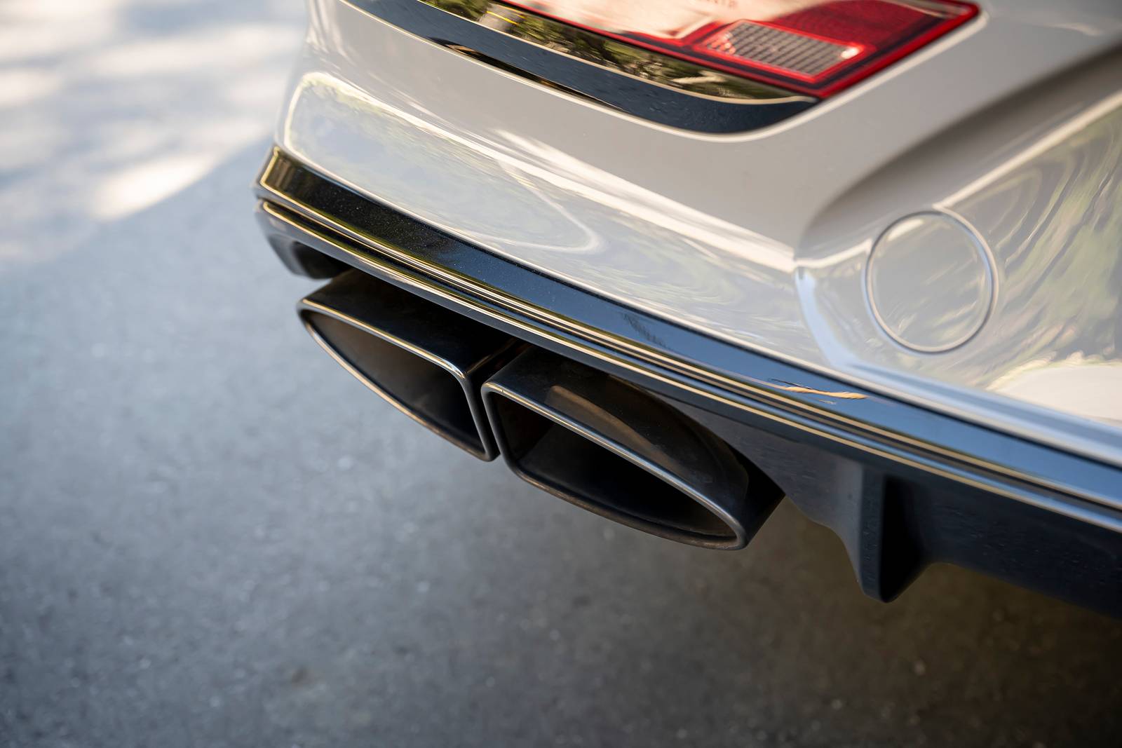 2022 Bentley Bentayga exterior EDETAIL