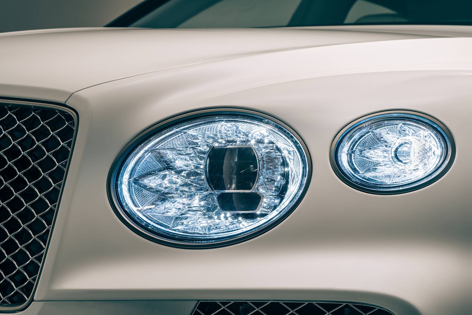 2023 Bentley Bentayga exterior EDETAIL