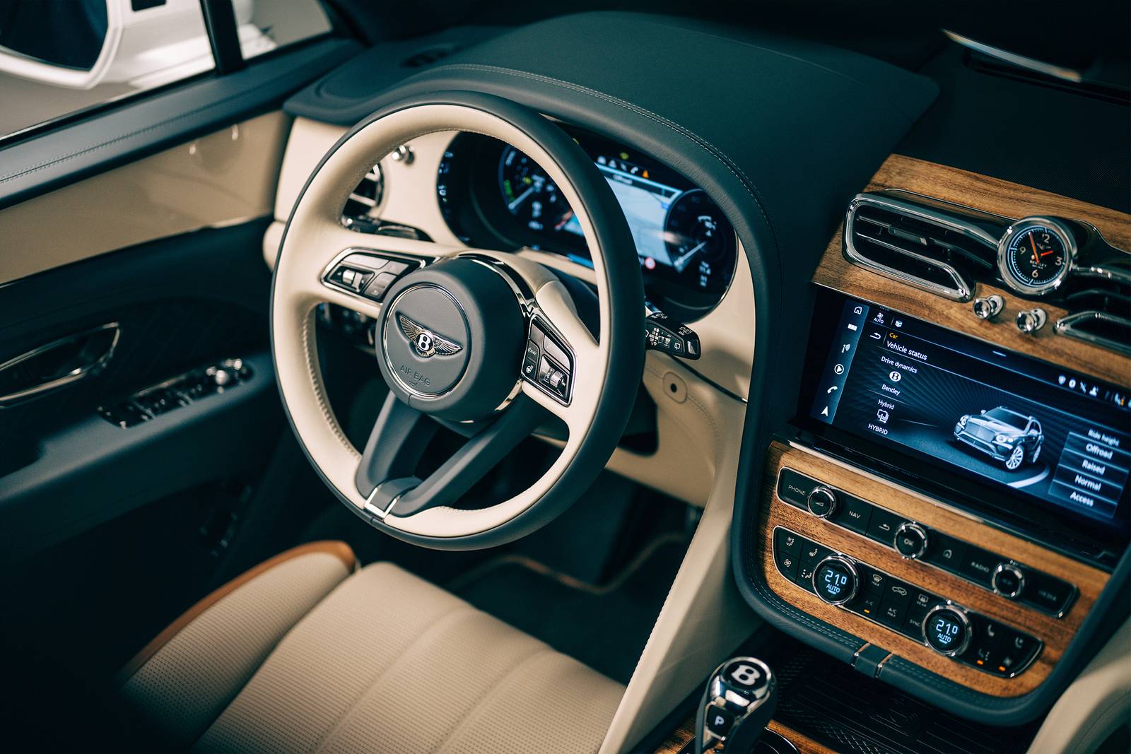 2023 Bentley Bentayga interior SWD