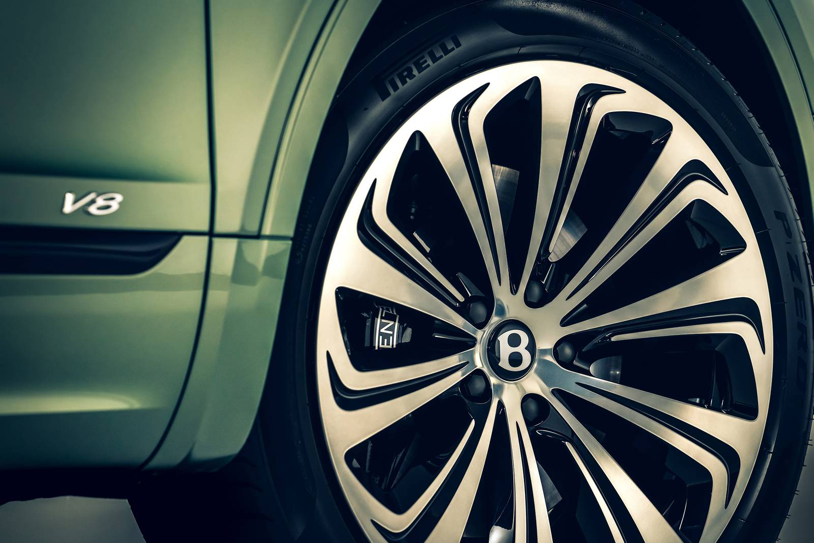 2023 Bentley Bentayga exterior EDETAIL