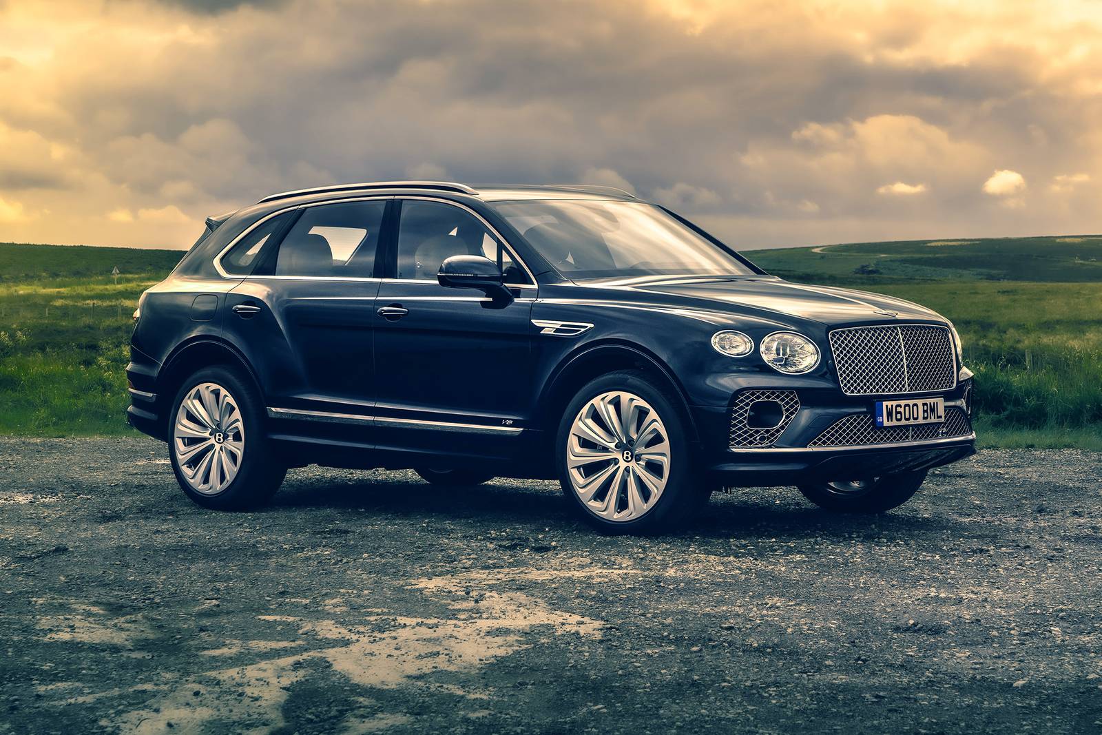 2023 Bentley Bentayga exterior FQ