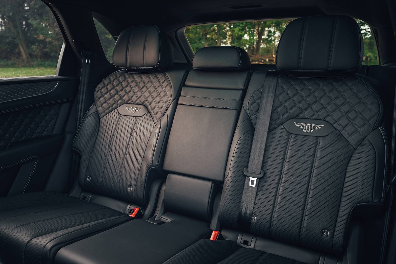 2023 Bentley Bentayga interior RI