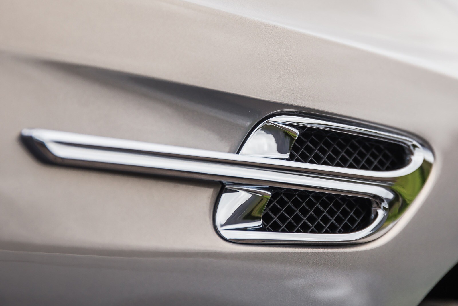2017 Bentley Continental exterior EDETAIL