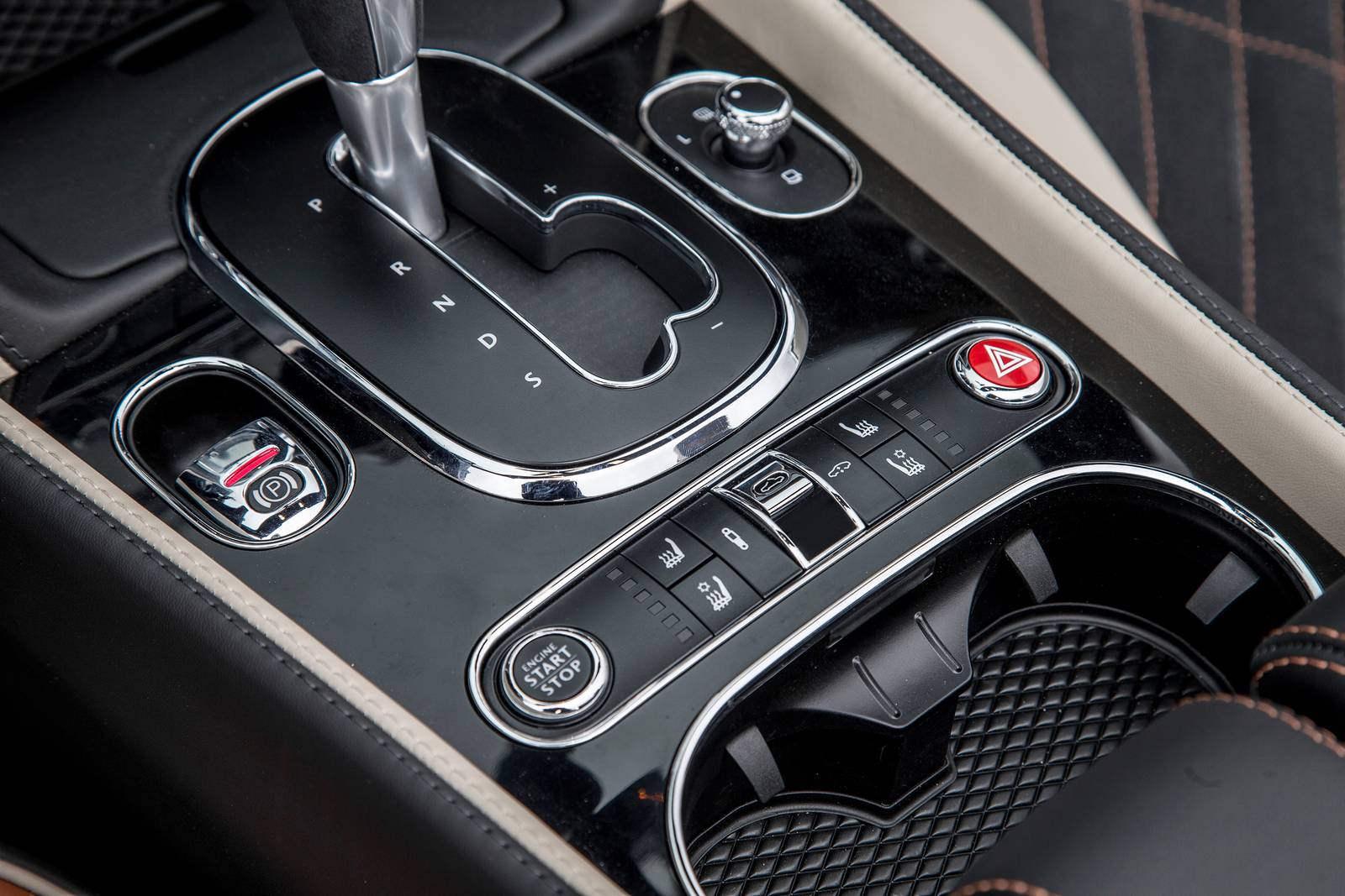 2018 Bentley Continental interior AUXCTRL