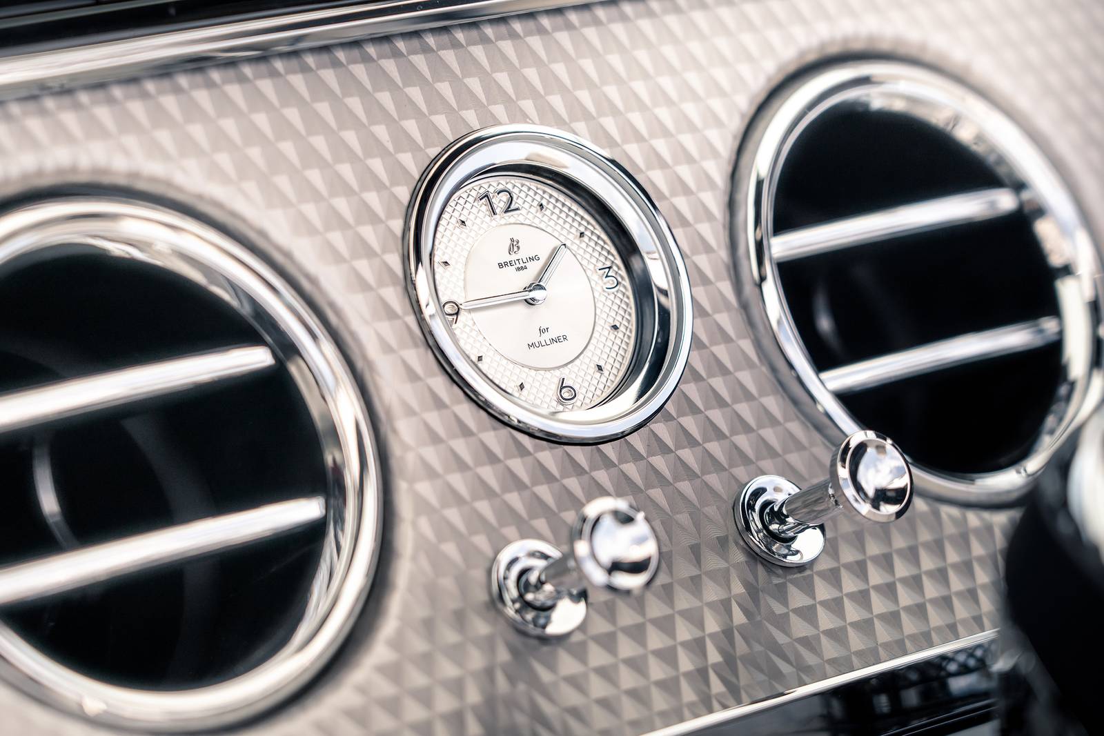 2021 Bentley Continental interior DETAIL